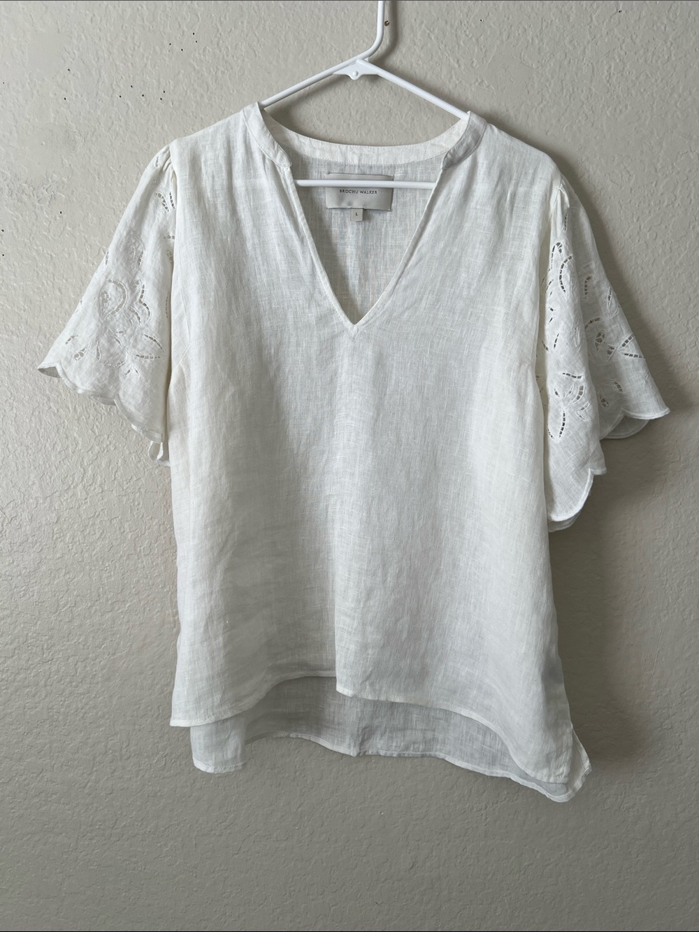 Like New! BROCHU WALKER White Linen V-Neck Eyelet Flutter Sleeve Blouse L